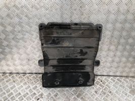 Volkswagen PASSAT B8 Engine splash shield/under tray 5Q0825229