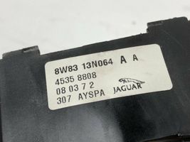 Jaguar XF Leva/interruttore dell’indicatore di direzione e tergicristallo 8W8313335