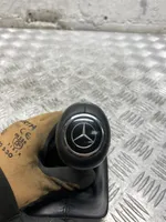 Mercedes-Benz E C207 W207 Perilla/embellecedor de cuero de la palanca de cambios A2072670510