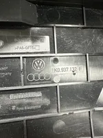 Volkswagen Touran II Couvercle de boîte à fusibles 1K0937132F