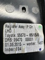 Toyota Avensis T270 Dysze / Kratki środkowego nawiewu deski rozdzielczej 5567005150