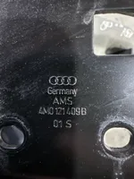 Audi Q7 4M AdBlue skysčio bakelio laikiklis 4M0121409B
