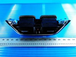 Ford Fiesta Dysze / Kratki środkowego nawiewu deski rozdzielczej 