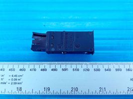 Chevrolet Cruze USB-pistokeliitin 13348688