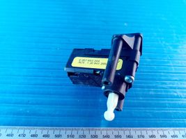 Volkswagen Cross Touran I Headlight level adjustment motor 0307853304