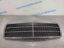 Mercedes-Benz E W210 Maskownica / Grill / Atrapa górna chłodnicy 2108880623