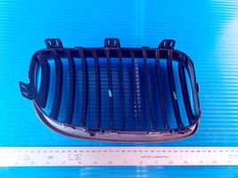 BMW 1 E81 E87 Grille calandre supérieure de pare-chocs avant 7166439