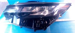 Toyota Sienna XL40 IV Phare frontale 8115008100