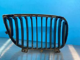 BMW 1 E81 E87 Grille calandre supérieure de pare-chocs avant 7128614