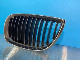 BMW 1 E81 E87 Grille calandre supérieure de pare-chocs avant 7128614