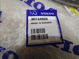 Volvo XC70 Kratka dolna zderzaka przedniego 30744506