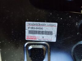 Toyota Aygo AB40 Elementy tylnej części nadwozia 61063-0H030