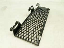 BMW 6 E63 E64 Grille inférieure de pare-chocs avant 7008820