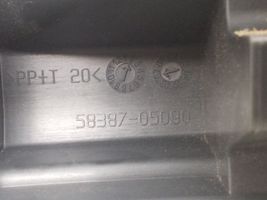 Toyota Avensis T250 Protector del borde del maletero/compartimento de carga 5838705090