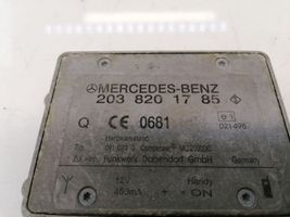 Mercedes-Benz S W220 Pystyantennivahvistin 2038201785