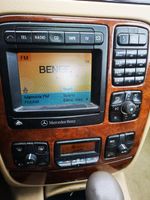 Mercedes-Benz S W220 Unidad delantera de radio/CD/DVD/GPS A2208270442