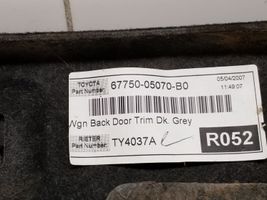 Toyota Avensis T250 Set rivestimento portellone posteriore/bagagliaio 6775005070B0