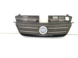 Fiat Idea Maskownica / Grill / Atrapa górna chłodnicy 735357980