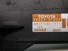 Toyota Corolla Verso E121 Oro kondicionieriaus/ šildymo valdymo blokas 886500F030