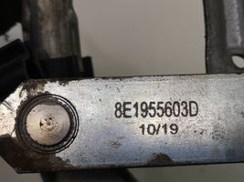 Audi A4 S4 B6 8E 8H Etupyyhkimen vivusto ja moottori 8E1955119