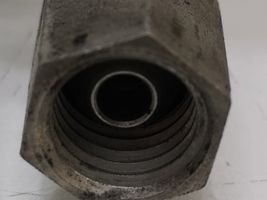 Volkswagen Golf V Fuel injector supply line/pipe 
