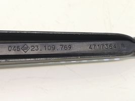Chrysler Voyager Front wiper blade arm 4717364B