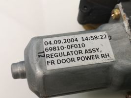 Toyota Corolla Verso E121 Elektryczny podnośnik szyby drzwi przednich 698100F010