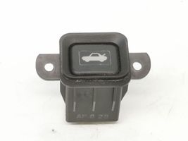 Honda CR-V Interrupteur d'ouverture de coffre M08525