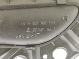 Mercedes-Benz B W245 Обшивка передней двери A1697200275