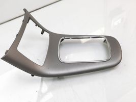 Toyota Avensis T250 Rivestimento in plastica cornice della leva del cambio 92141