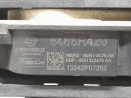 Ford Focus Jäähdyttimen jäähdytinpuhaltimen suojus BM518475CG
