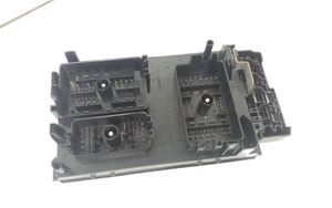 Opel Astra J Module de fusibles 13343765