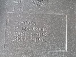 Toyota Avensis T250 Boczki / Poszycie drzwi przednich 6762405040