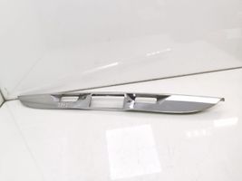 Mercedes-Benz E W211 Listwa oświetlenie tylnej tablicy rejestracyjnej A2117400493
