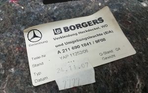 Mercedes-Benz E W211 Set rivestimento portellone posteriore/bagagliaio A2116901841