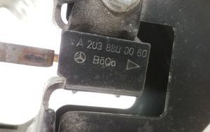 Mercedes-Benz E W211 Staffa del pannello di supporto del radiatore parte superiore A2038800060