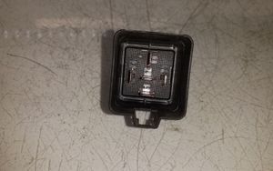 Opel Combo D Coolant fan relay 46520438