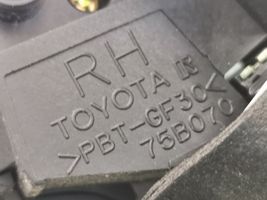 Toyota Avensis T250 Przełącznik / Przycisk kierownicy 75B070