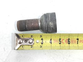 Volkswagen PASSAT B8 Anti-theft wheel nuts and lock 