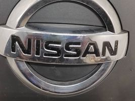 Nissan Note (E11) Grille calandre supérieure de pare-chocs avant 623109U000