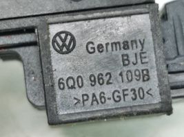 Volkswagen PASSAT B6 Przycisk alarmu 6Q0962109B