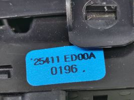 Nissan Note (E11) Electric window control switch 25411ED00A