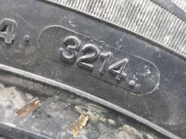 Volkswagen Golf I Pneus d’hiver R15 à crampons 18560R15