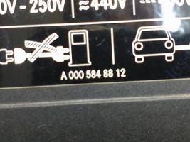 Mercedes-Benz EQC Sähköauton latauspistorasian kansi A2936308000