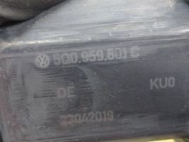 Volkswagen Tiguan Priekinis varikliukas langų pakėlėjo 5Q0959801C