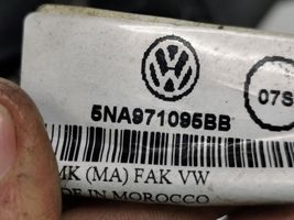 Volkswagen Tiguan Etupuskuri 5NA807221