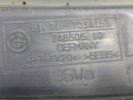 BMW 5 E60 E61 Kita variklio skyriaus detalė 7034159