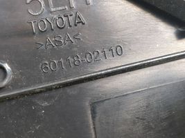 Toyota Auris E180 Listwa / Nakładka na błotnik przedni 6011802110