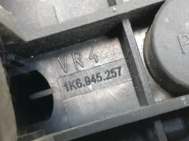 Volkswagen Golf V Pièces détachées feux arrière 1K6945257