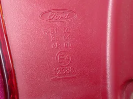 Ford Fiesta Задний фонарь в кузове 8A6113405A